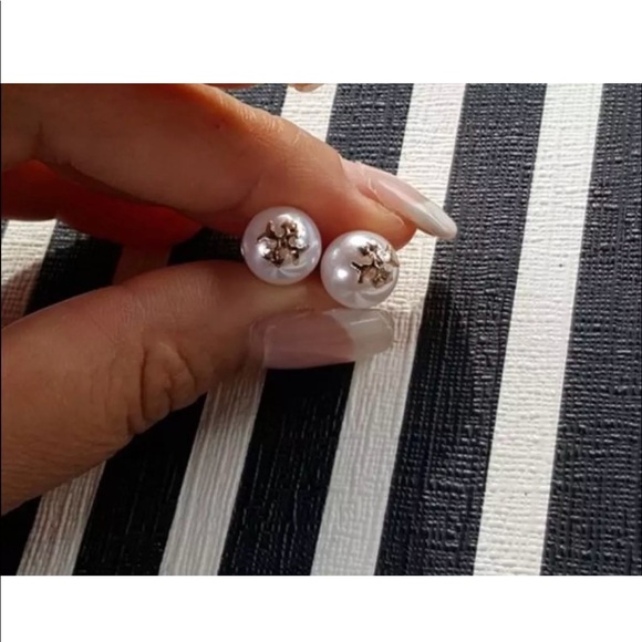 Tory Burch pearl earrings - Picture 2 of 3